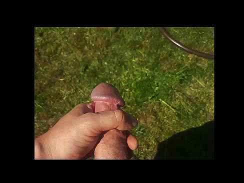 ❤️ Warm hottie laat haar pienk poesie naai en kom met 'n spuit in 'n somertuin Porno vk by ons