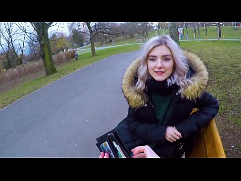 ❤️ Sluk 'n vreemdeling se warm kom vir geld - blowjob in the park deur Eva Elfie Porno vk by ons